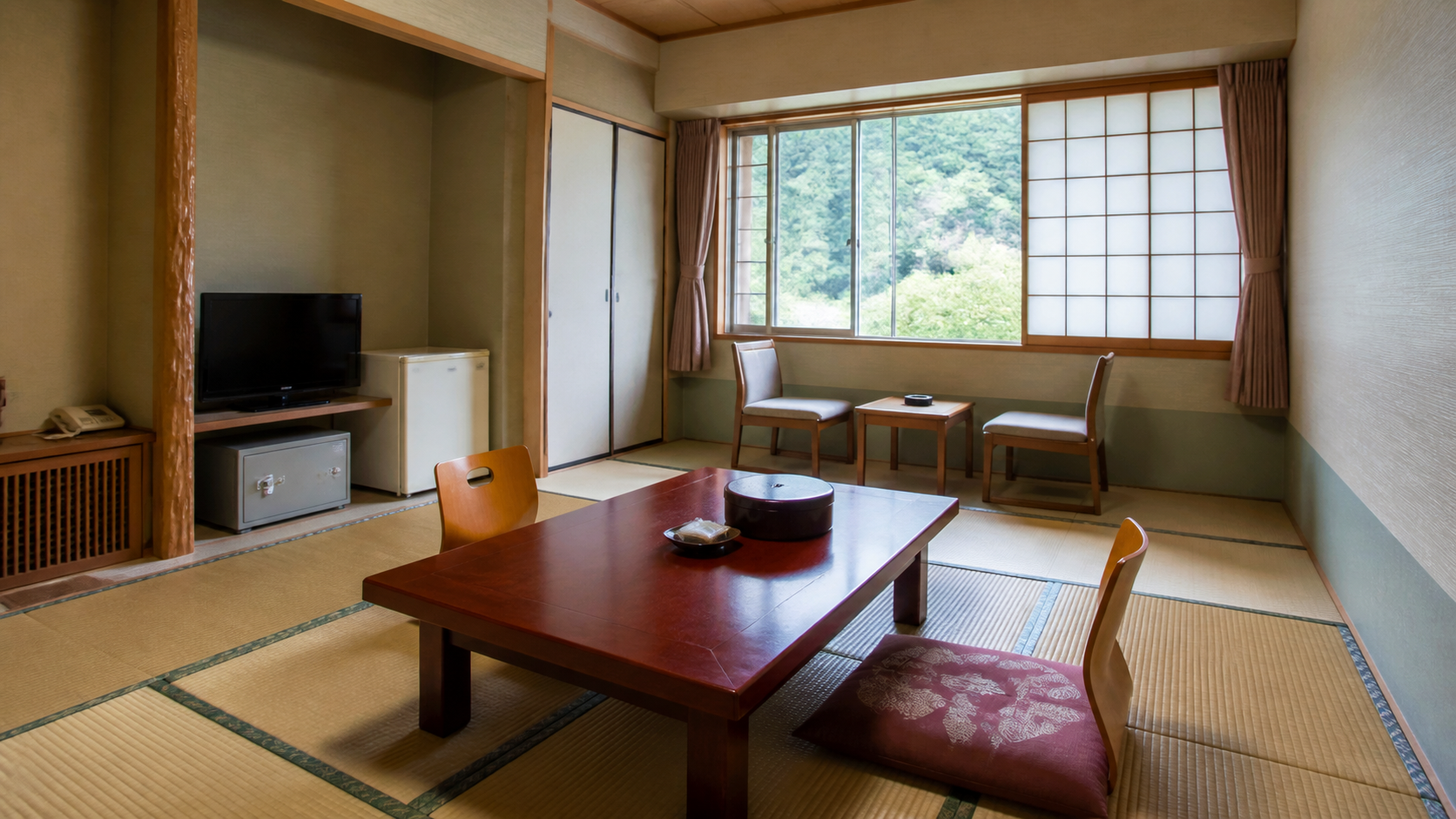 竹の倉山荘本館と別館の違い 竹の倉山荘「本館」の特徴と和室8畳の客室詳細