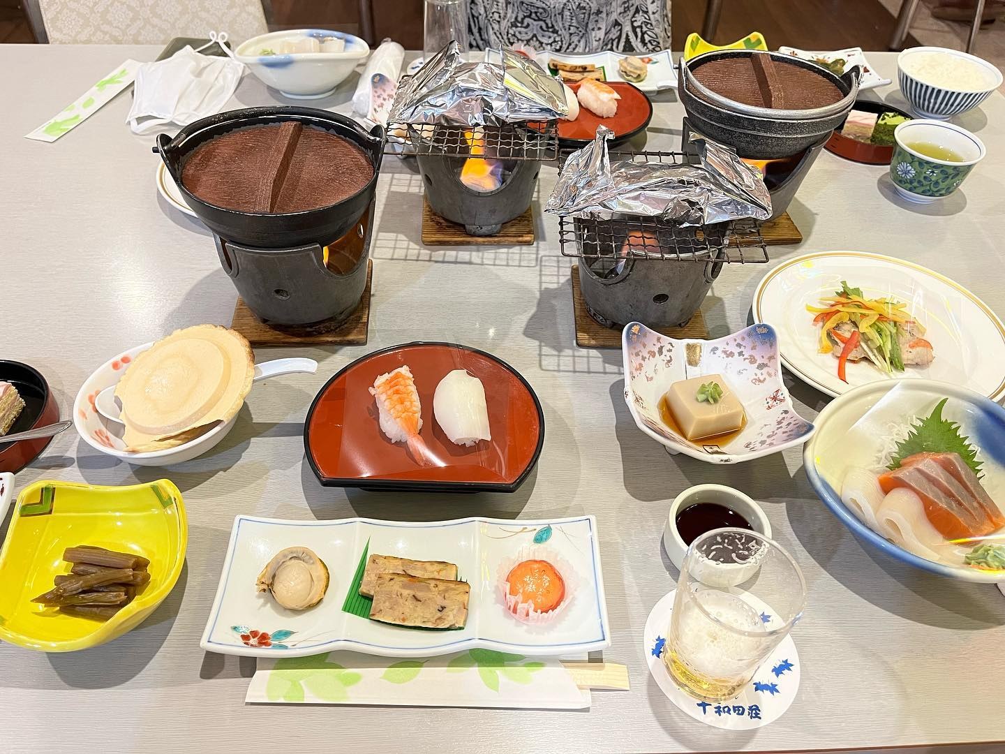 ホテル十和田荘の夕食の全景