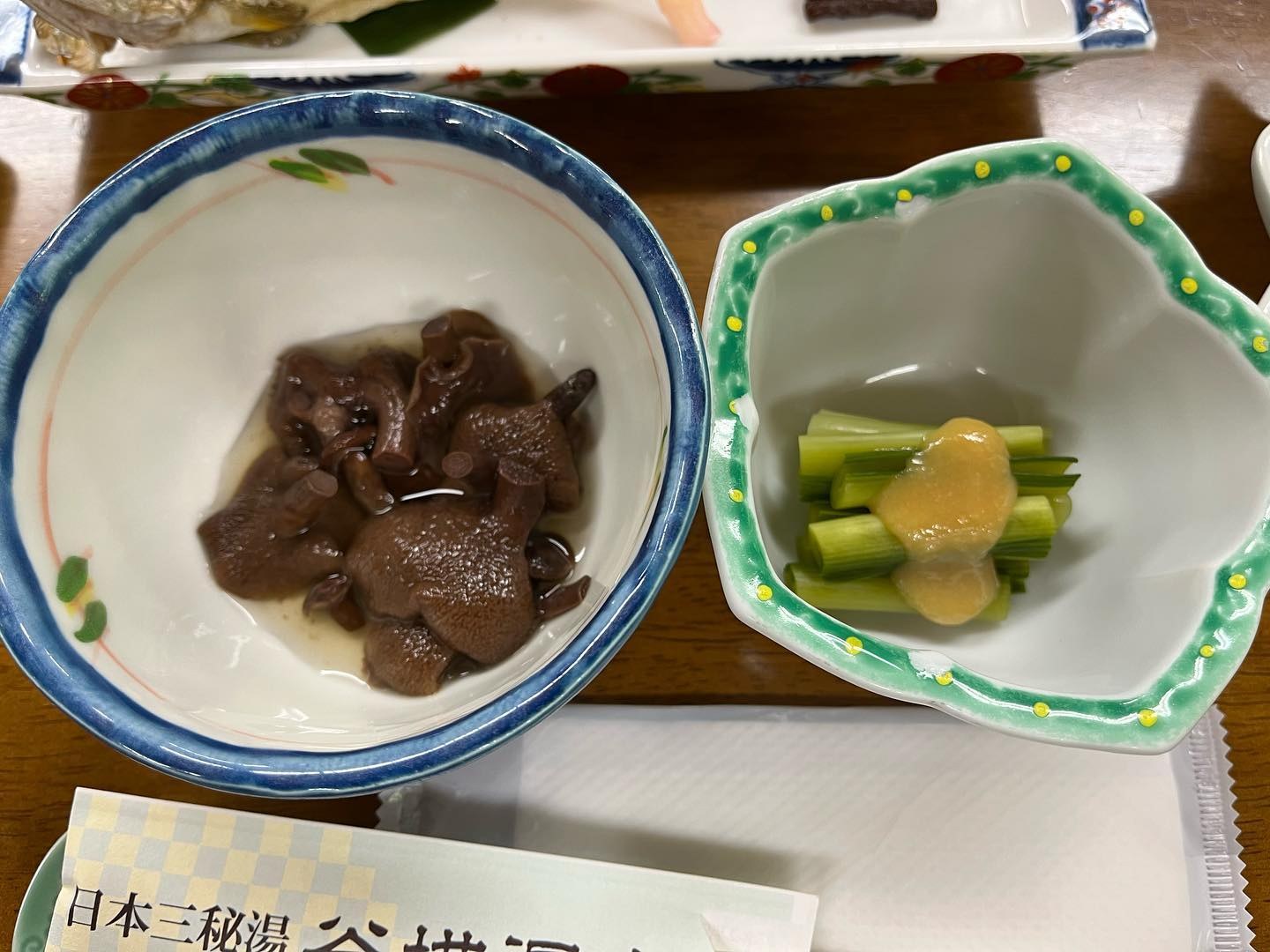 あみたけの煮付けとうるいの酢味噌掛け