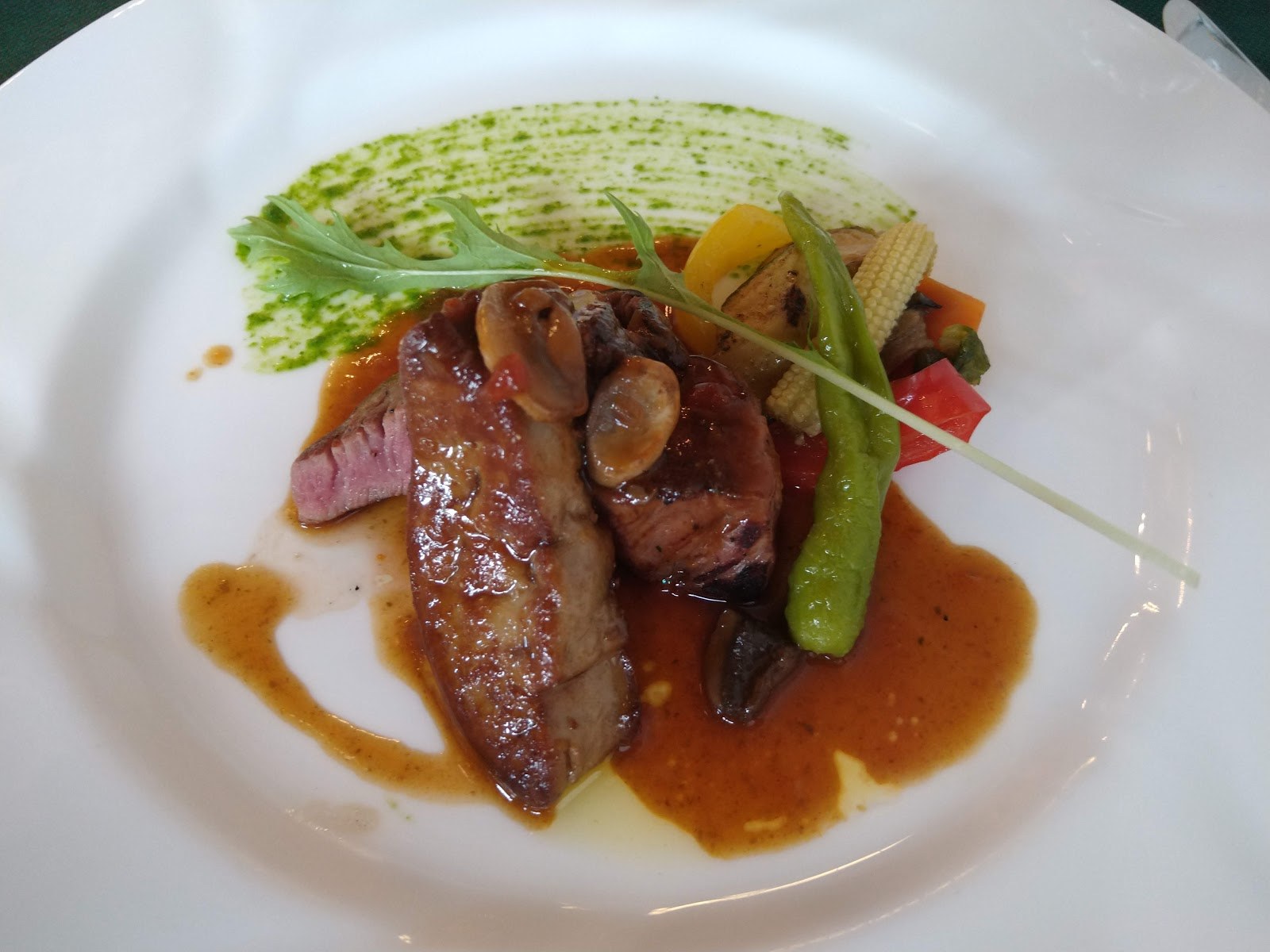 奈良ホテルの110周年記念ランチ。牛フィレとフォアグラのソテー