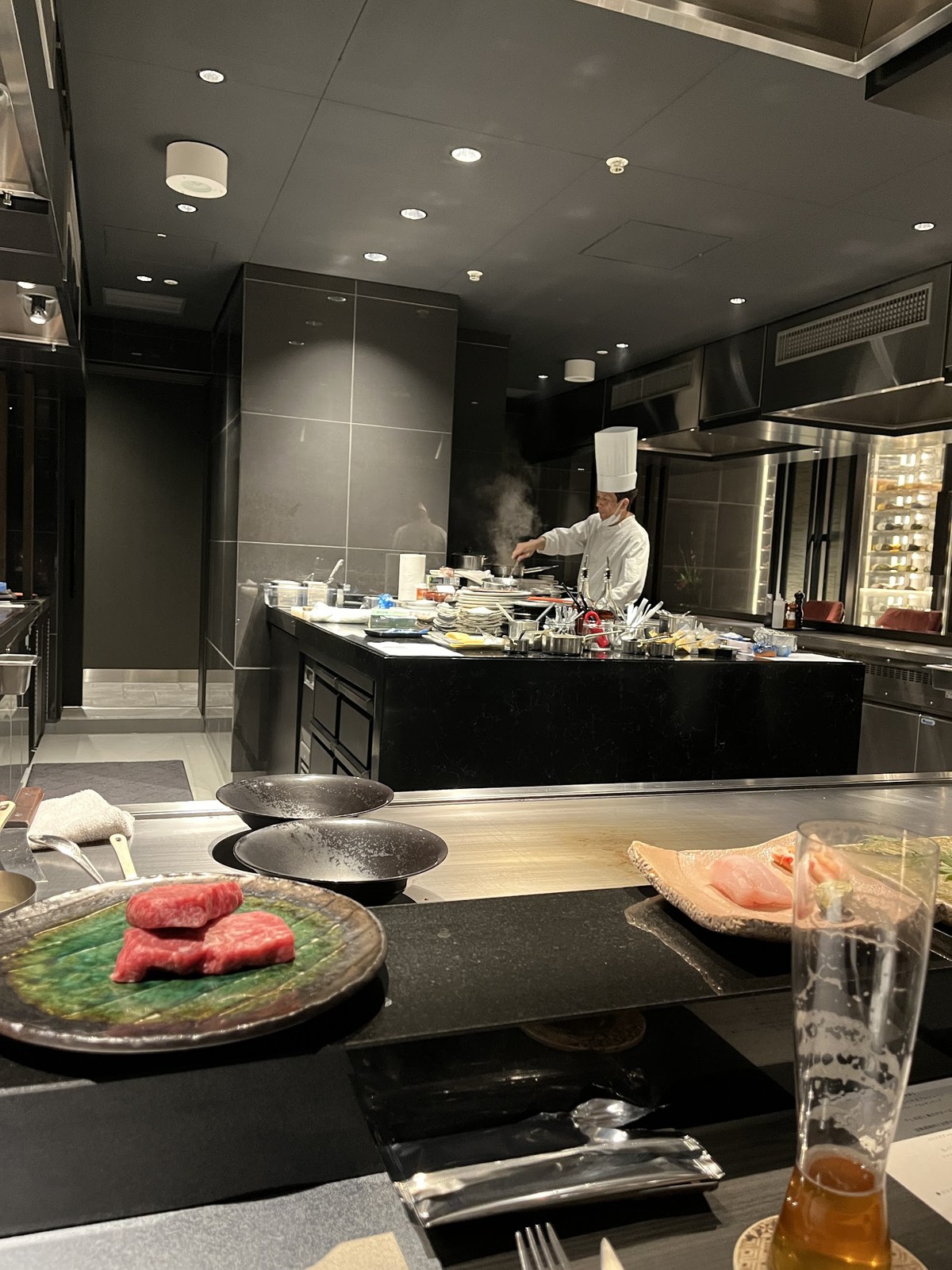 グリルレストラン十邑のカウンターと鉄板