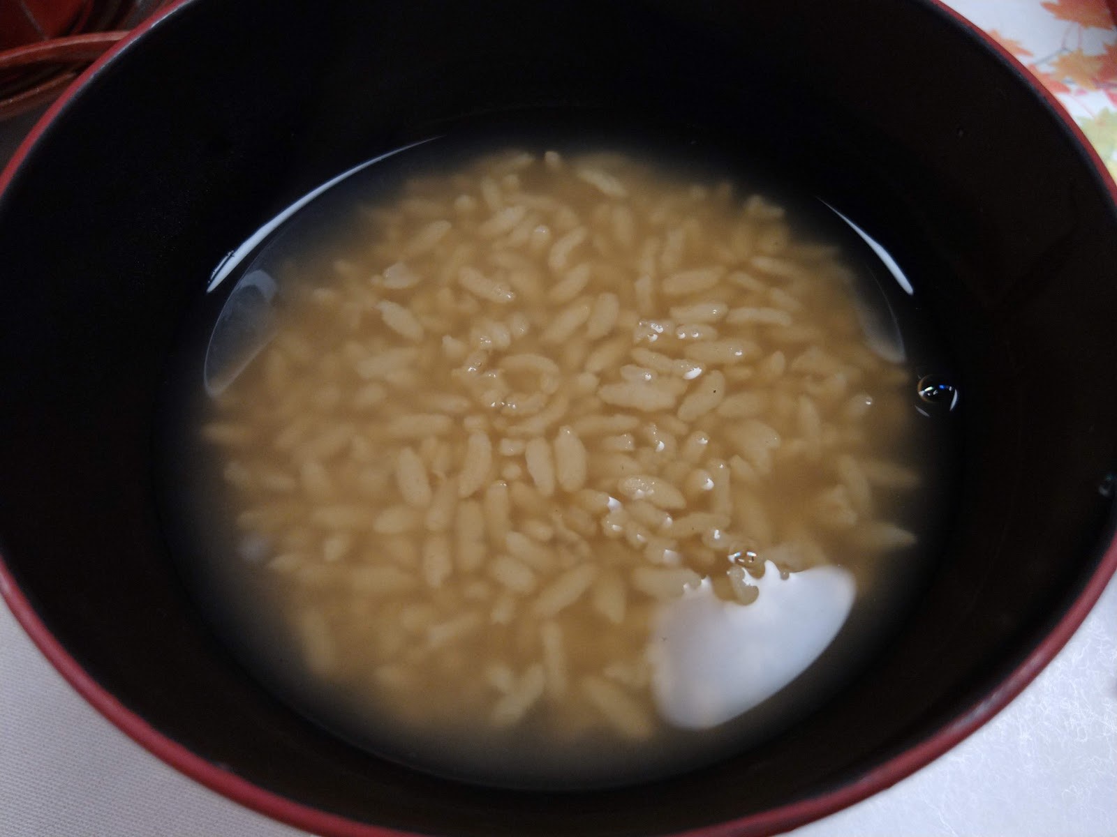 黒い椀に盛られた雑炊